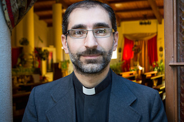 E’ Don Maurizio Bloise, sacerdote calabro, il coordinatore culturale del Parlamento della Legalità Internazionale