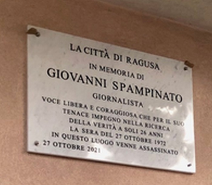 Scoperta lapide in ricordo del giovane giornalista Giovanni Spampinato,  ucciso il 27 ottobre del 1972