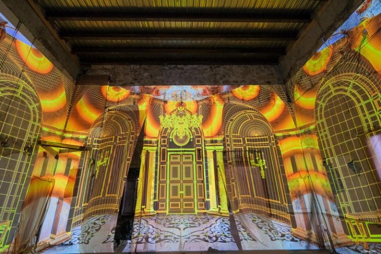 Le vie dei tesori. Un videomapping immersivo “recupera” Palazzo Di Napoli