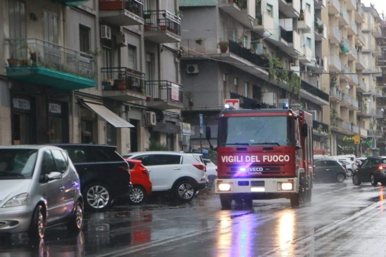 Incendio in via Nuovalucello nel II municipio a Catania, il consigliere Cardello chiede di mettere in sicurezza le aree a rischio