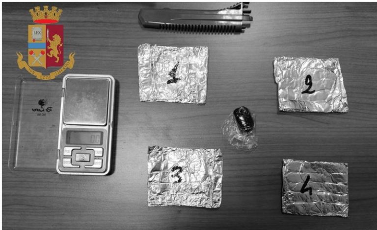 40 dosi di droga nascoste negli splip ma viene scoperto dalla Polizia di Stato che arresta spacciatore