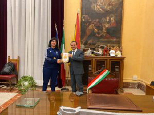 Accolta dal Sindaco De Luca a Palazzo Zanca l’azzurra giocatrice di basket messinese Simona Cascio