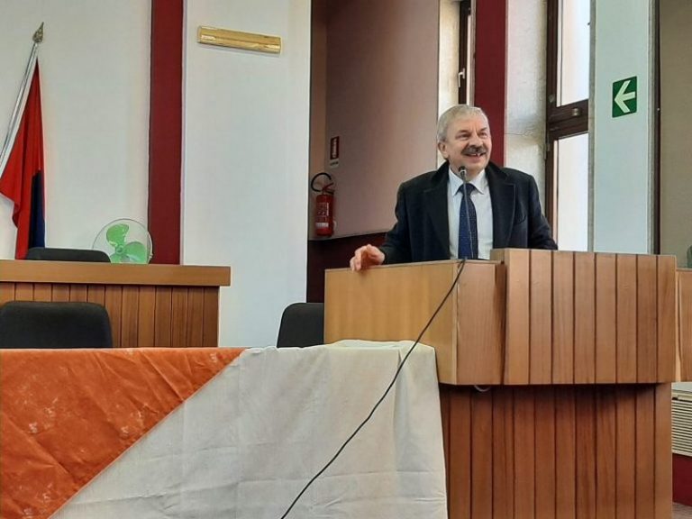L’ingegner Vincenzo Aiello va in pensione: gli auguri e le congratulazioni dell’amministrazione comunale