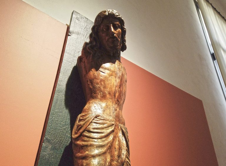 Al Museo diocesano esposto il crocifisso senza braccia, l’opera, recuperata in una parrocchia della città  è stata restaurata