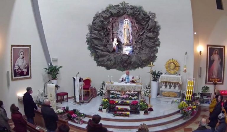 <strong>Le 15 visite alla Madonna di Lourdes, oggi la benedizione delle mamme</strong>