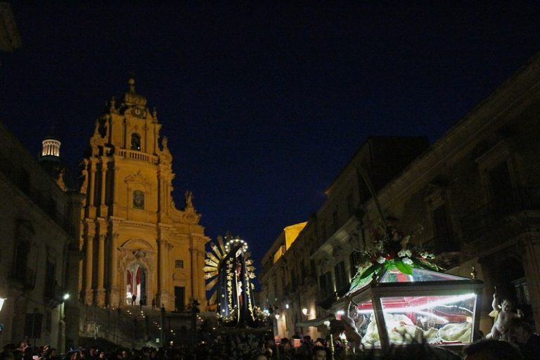 Settimana Santa a Ragusa: dolore, fede e preghiera. e la processione piu’ antica della citta’
