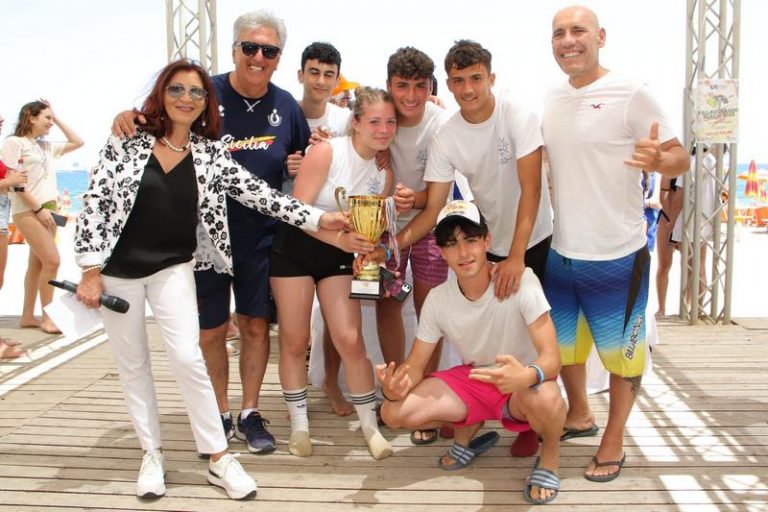“Pallavolando beach 2022”, si conclude il torneo organizzato dall’istituto “De Amicis”