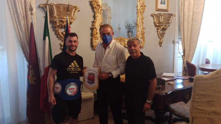 Il campione italiano di kick-boxing Gioacchino Mancuso ricevuto a Palazzo d’Alì
