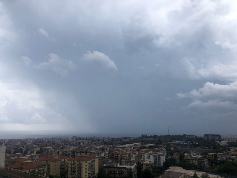 Emergenza allagamenti a Catania, Nicotra (FDI): “Intervenire ora con un piano di pulizia di tombini e grate”