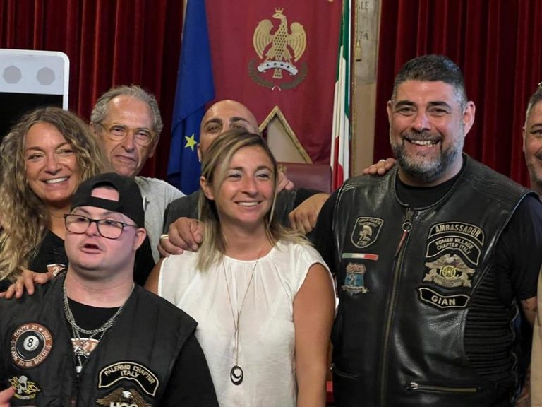 Route21, i sindaci di Palermo e Acireale hanno incontrato il giro d’Italia in moto con i ragazzi Down
