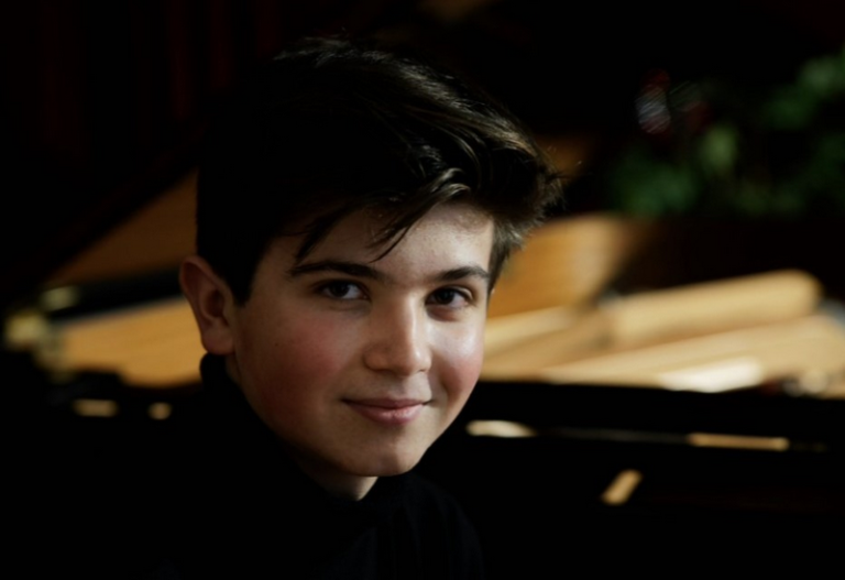 Il giovanissimo pianista, Antonio Alessandri, vincitore dell’ultima edizione del concorso “Livorno Piano Competition”, per gli Amici della Musica di Trapani