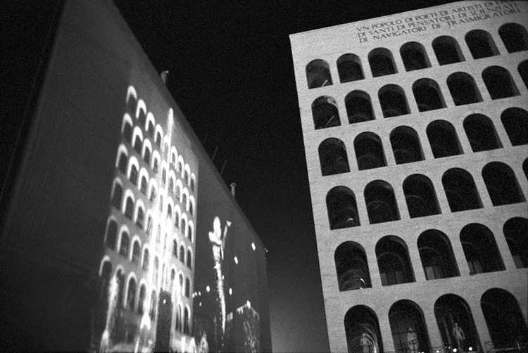<a></a><strong>Casa del Cinema – Al via la mostra fotografica “Passeggiate Romane di Cinema”</strong>